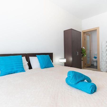 2 Bedroom In Central St Julians Prime Location In Paceville Apt 3 By Vaganza San Ġiljan Exterior foto