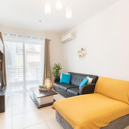 2 Bedroom In Central St Julians Prime Location In Paceville Apt 3 By Vaganza San Ġiljan Exterior foto