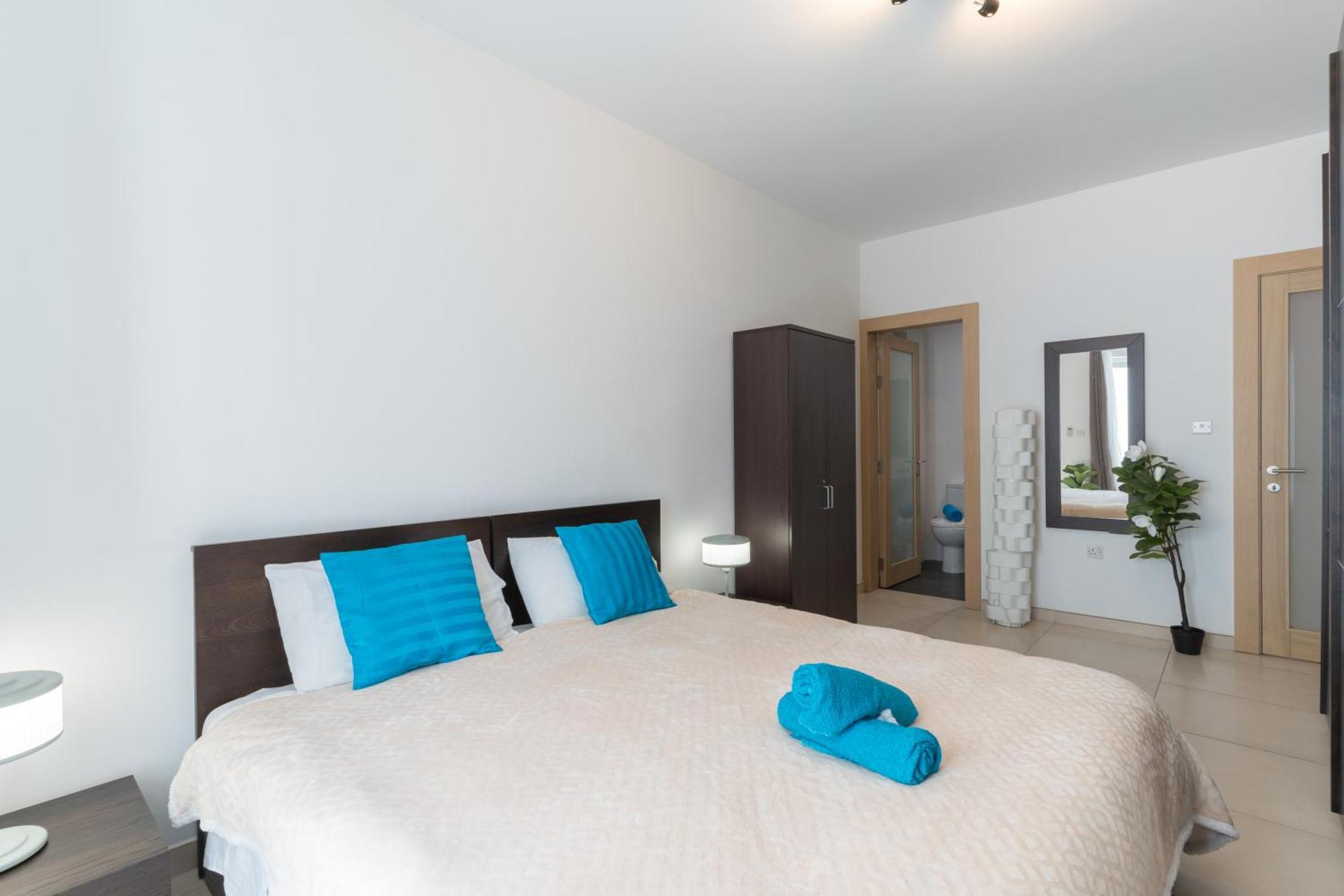 2 Bedroom In Central St Julians Prime Location In Paceville Apt 3 By Vaganza San Ġiljan Exterior foto