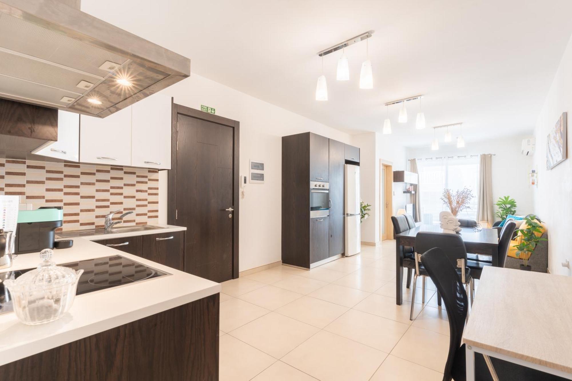 2 Bedroom In Central St Julians Prime Location In Paceville Apt 3 By Vaganza San Ġiljan Exterior foto