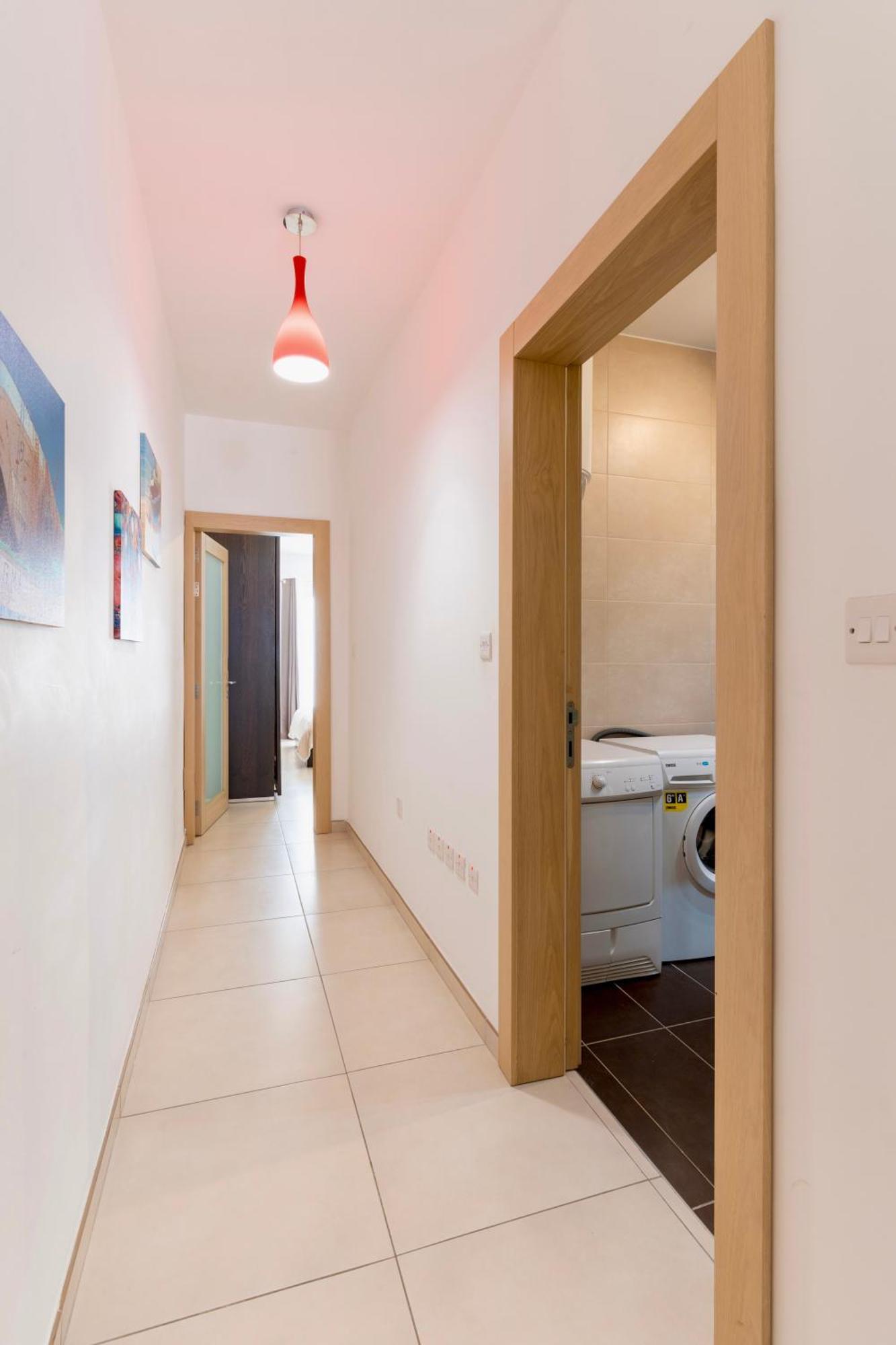 2 Bedroom In Central St Julians Prime Location In Paceville Apt 3 By Vaganza San Ġiljan Exterior foto