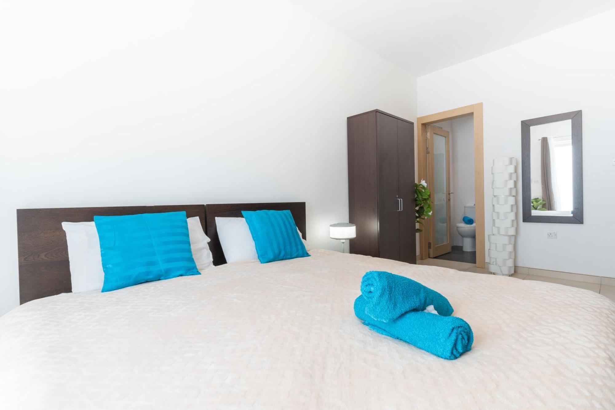 2 Bedroom In Central St Julians Prime Location In Paceville Apt 3 By Vaganza San Ġiljan Exterior foto