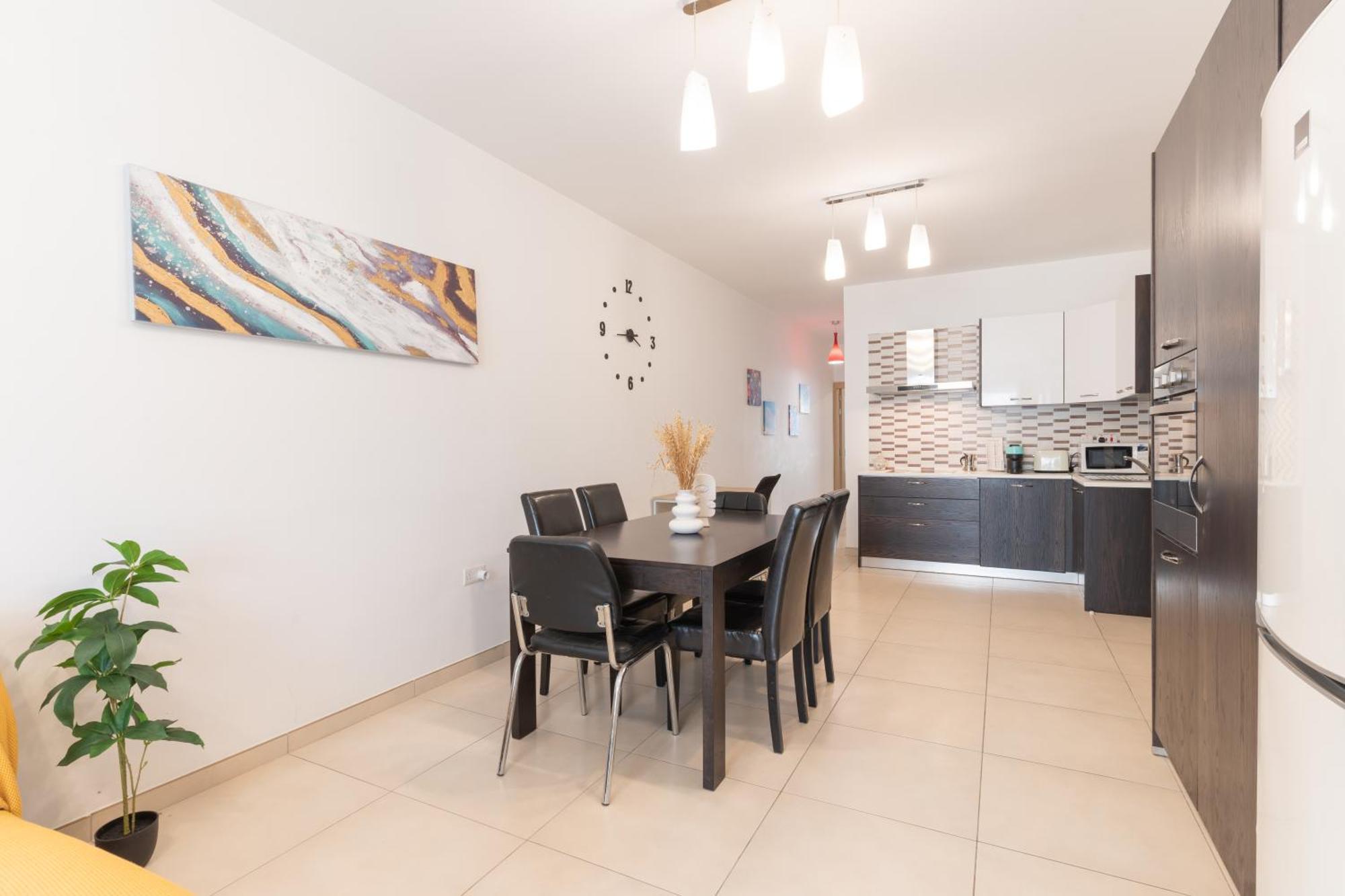 2 Bedroom In Central St Julians Prime Location In Paceville Apt 3 By Vaganza San Ġiljan Exterior foto