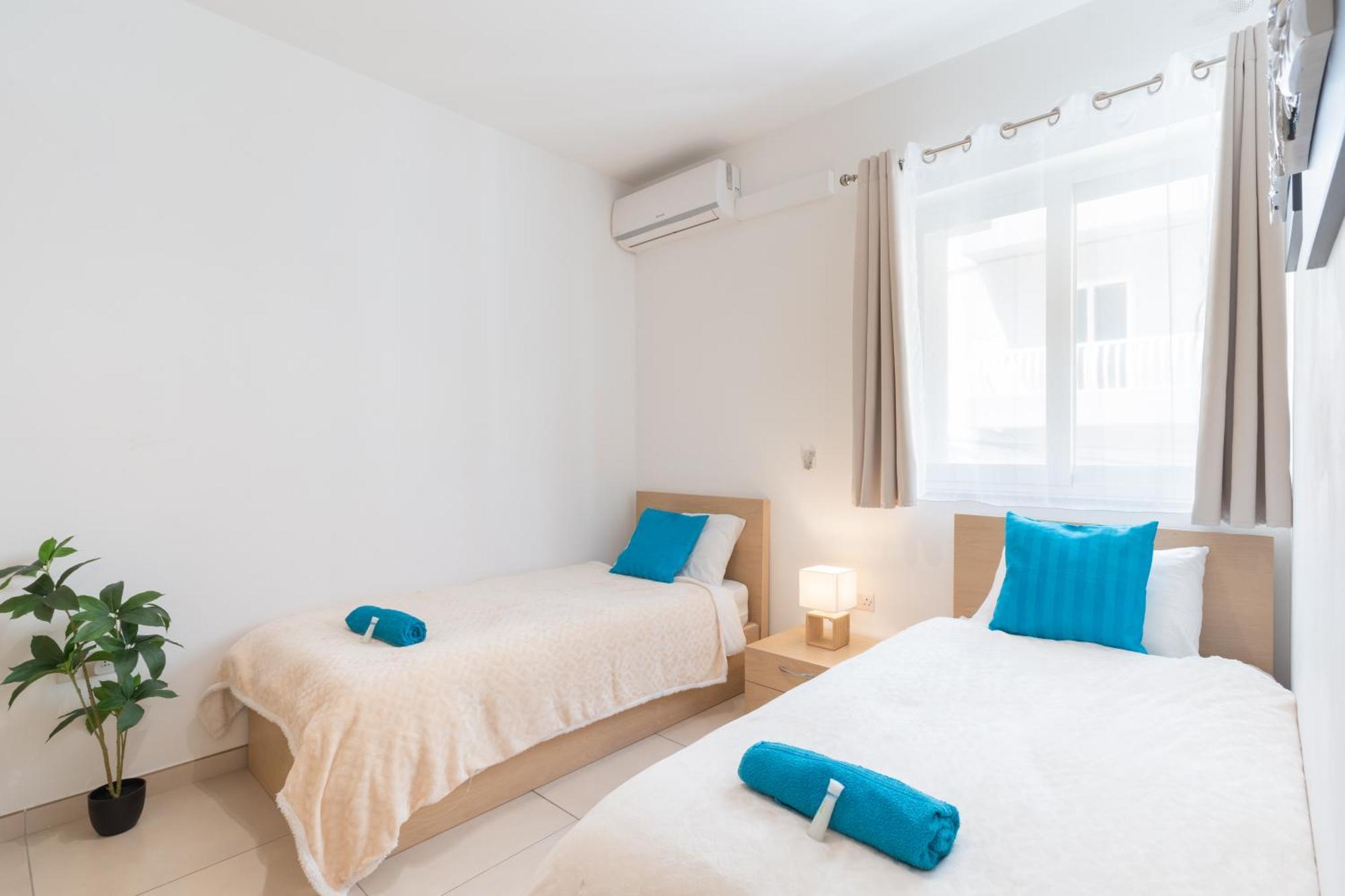 2 Bedroom In Central St Julians Prime Location In Paceville Apt 3 By Vaganza San Ġiljan Exterior foto